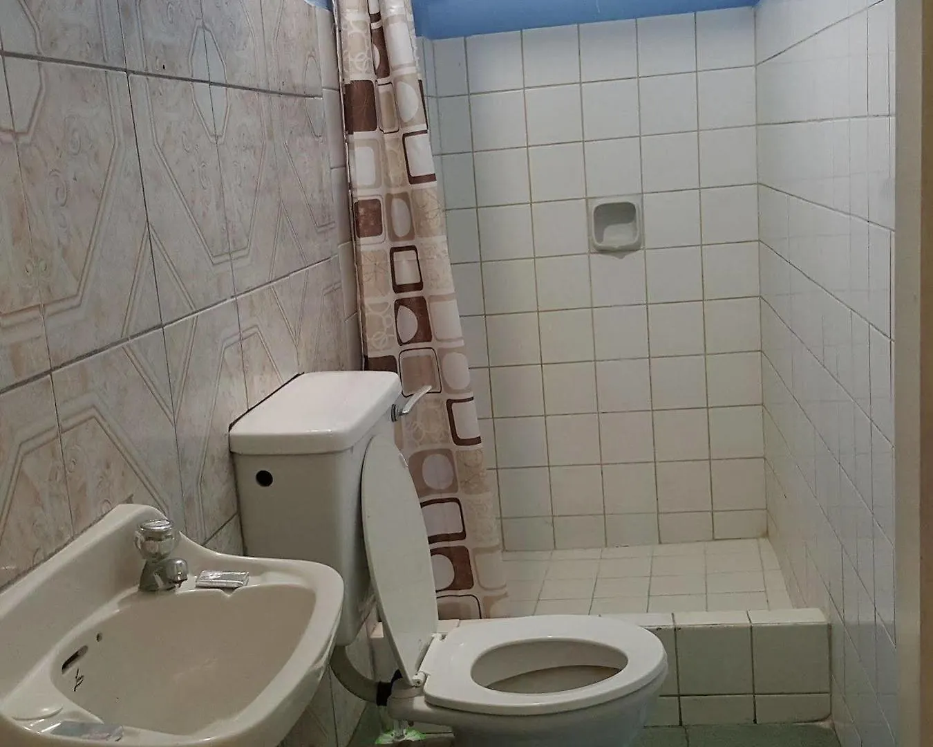 Fogadó Caribbean Tourist Villa Guest House Port Of Spain